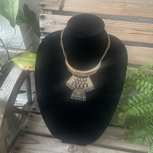 Sale‼️EUC Statement Goldtone Necklace-20 Inches Long - Picture 3 of 7